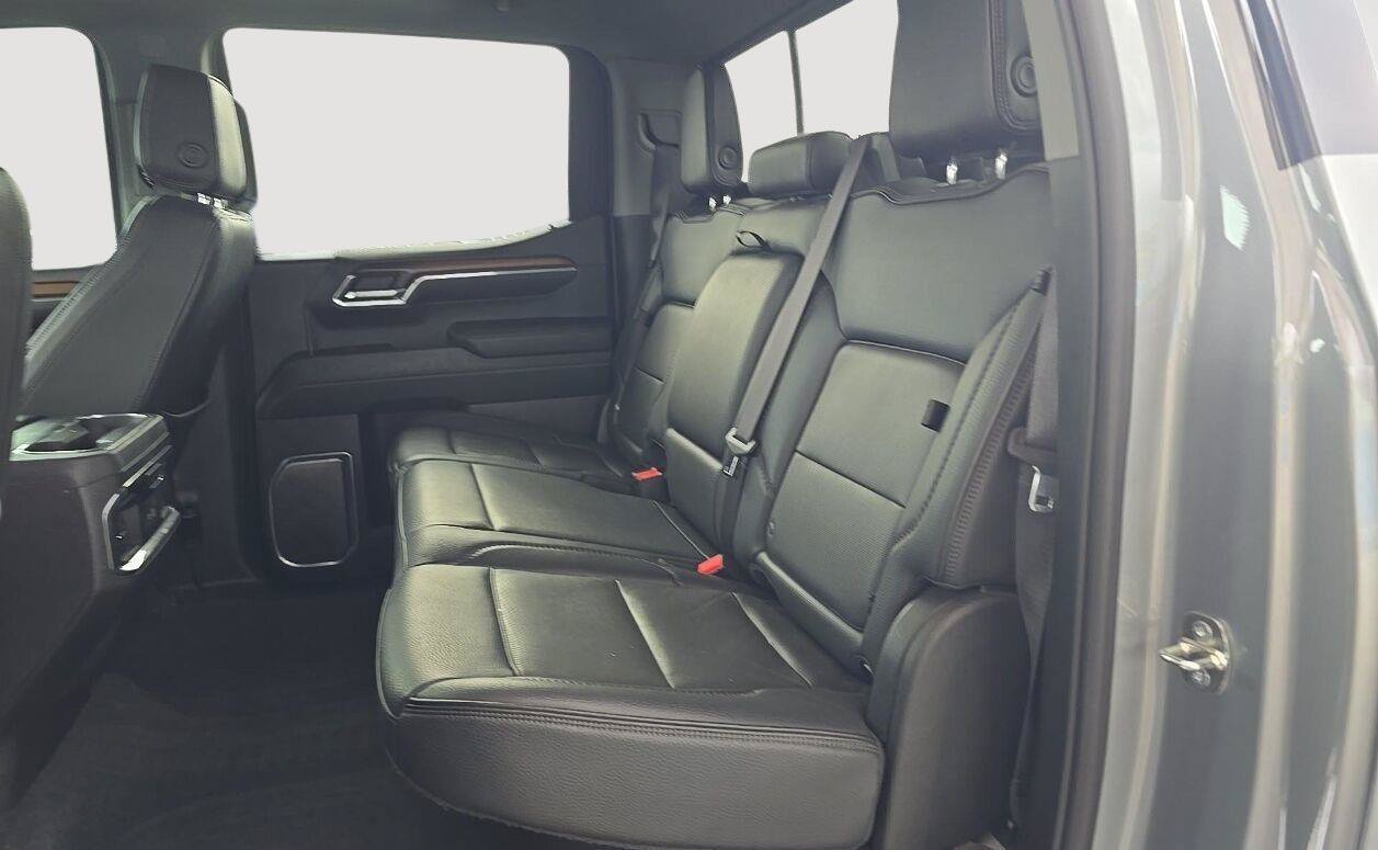 Used 2024 GMC Sierra 1500 Denali w/ Technology Package RWD image 5