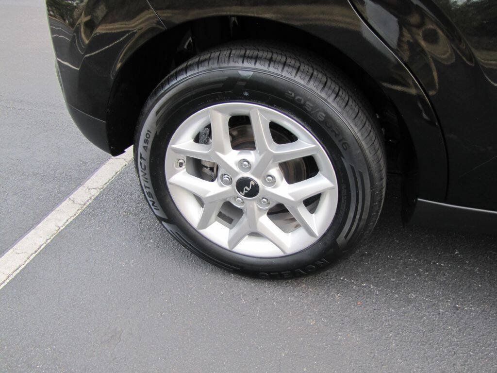 Used 2024 Kia Soul LX w/ Option Group 015 FWD image 27