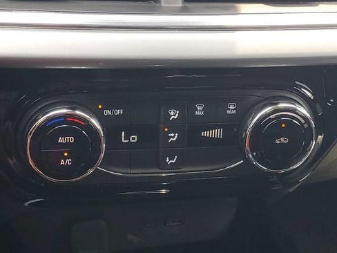 Used 2025 Chevrolet Trax LT FWD image 25