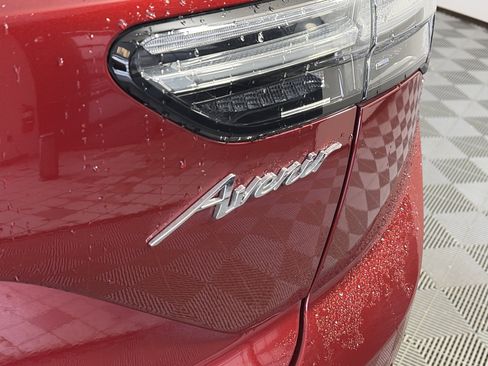 Used 2023 Buick Envision Avenir image 17