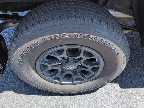 Used 2019 Toyota Tacoma SR5 AWD/4WD image 9