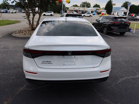 Certified 2025 Honda Accord LX image 5