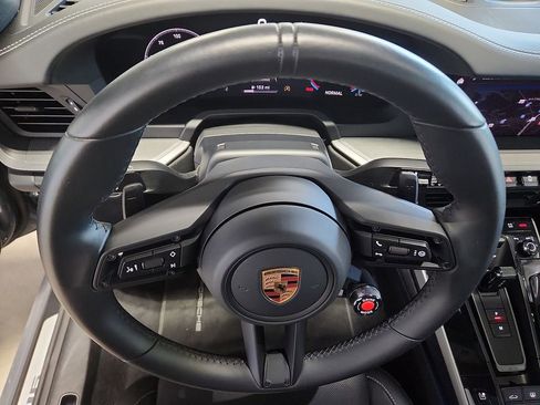 Used 2025 Porsche 911 Carrera RWD image 18