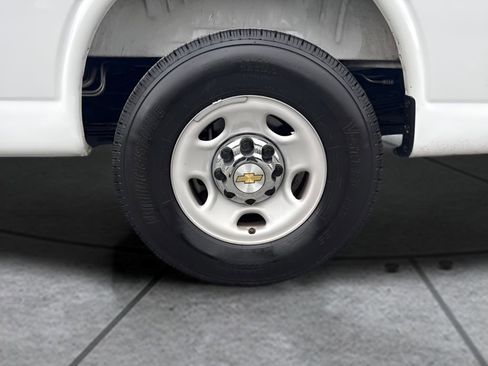 Used 2025 Chevrolet Express 3500 LT w/ LT Preferred Equipment Group RWD image 27
