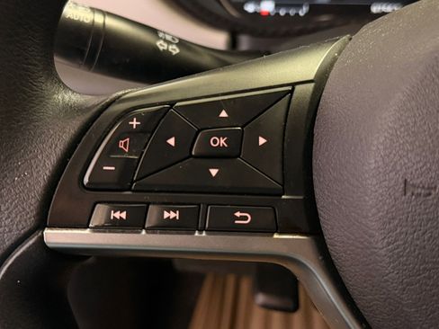 Used 2021 Nissan Versa SV image 24