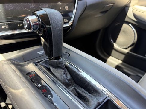 Used 2017 Honda HR-V EX-L image 9