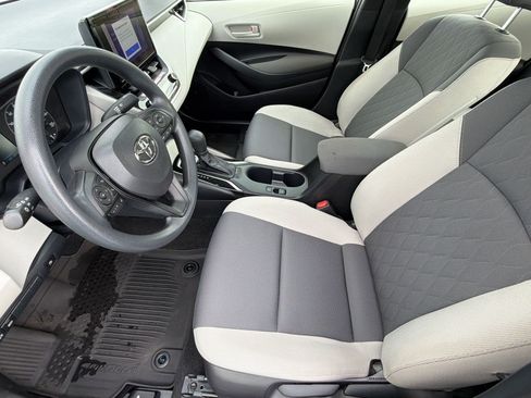 Used 2025 Toyota Corolla LE FWD image 29