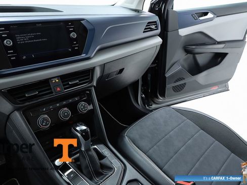 Used 2023 Volkswagen Taos SE w/ Panoramic Sunroof Package image 61