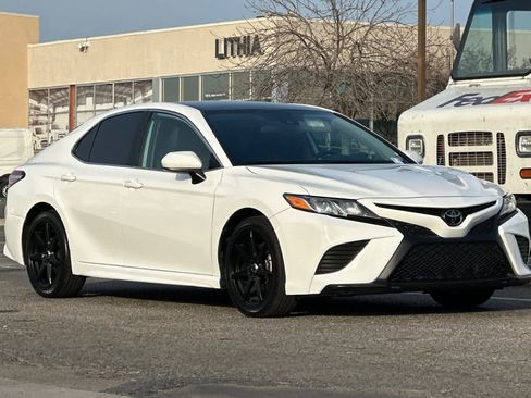 Used 2020 Toyota Camry SE image 9