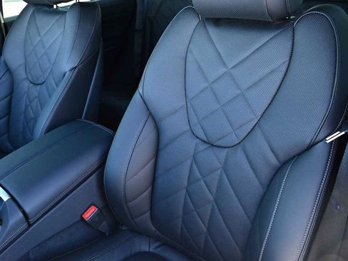 New 2026 BMW X5 xDrive50e w/ Premium Package image 5