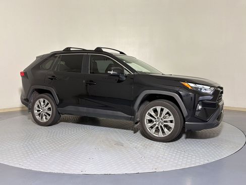 Used 2023 Toyota RAV4 XLE Premium FWD image 7