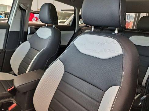 New 2026 Volkswagen Tiguan SEL R-Line AWD/4WD image 17
