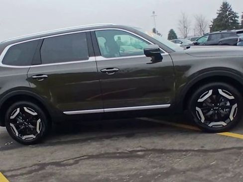 Used 2025 Kia Telluride EX w/ EX Captain's Chair Package image 4