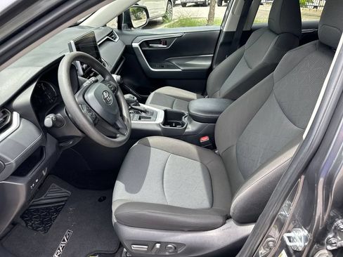Used 2025 Toyota RAV4 XLE FWD image 17