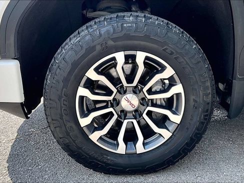 Used 2021 GMC Sierra 1500 AT4 w/ AT4 Premium Package AWD/4WD image 11