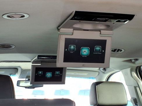 Used 2019 Chevrolet Suburban LT image 11