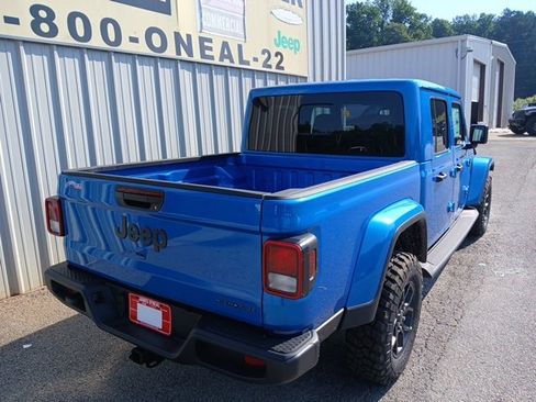 New 2025 Jeep Gladiator Sport S image 3