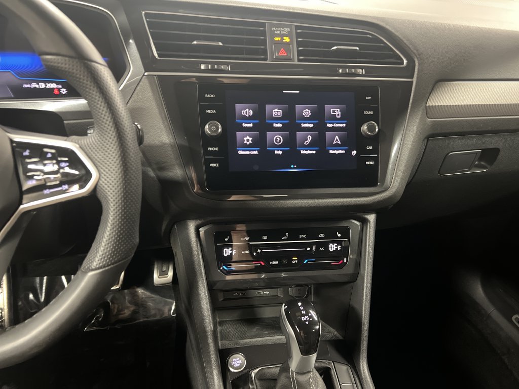Used 2024 Volkswagen Tiguan SE R-Line AWD/4WD image 22
