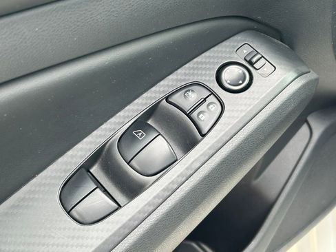 Used 2025 Nissan Altima 2.5 SV FWD image 21
