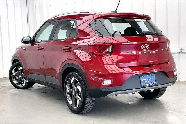 Used 2025 Hyundai Venue SEL FWD image 11