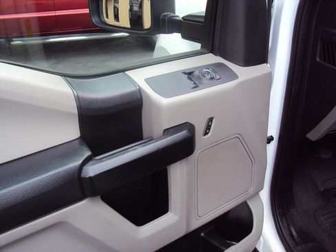 Used 2019 Ford F250 XL w/ Power Equipment Group image 8