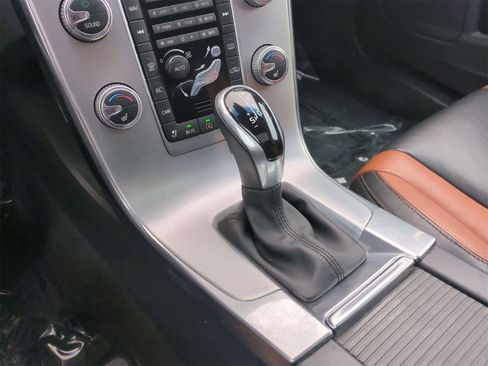 Used 2017 Volvo V60 T5 Cross Country w/ Convenience Package image 32