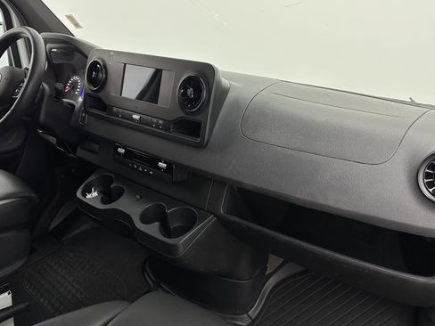 Used 2020 Freightliner Sprinter 3500 RWD image 23