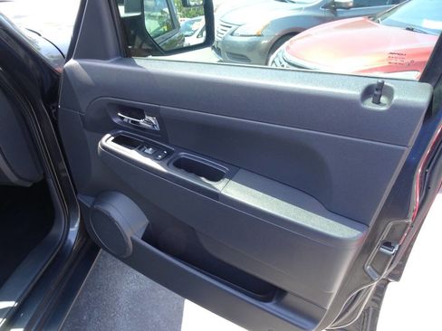 Used 2011 Jeep Liberty Sport image 25