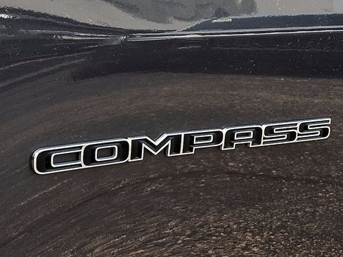Certified 2024 Jeep Compass Latitude AWD/4WD image 30