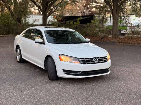 Used 2013 Volkswagen Passat TDI SE image 3