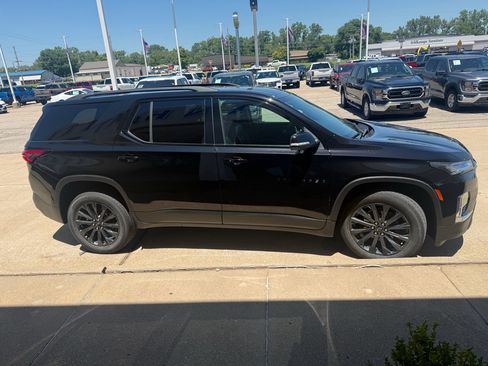 Used 2023 Chevrolet Traverse RS FWD image 4