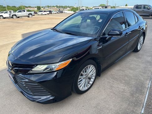 Used 2019 Toyota Camry XLE w/ Driver Assist Package FWD image 3