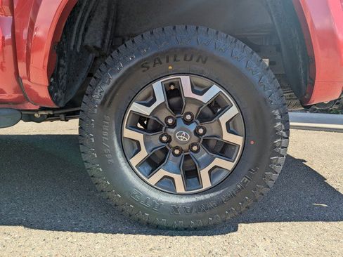 Used 2020 Toyota Tacoma SR5 AWD/4WD image 25