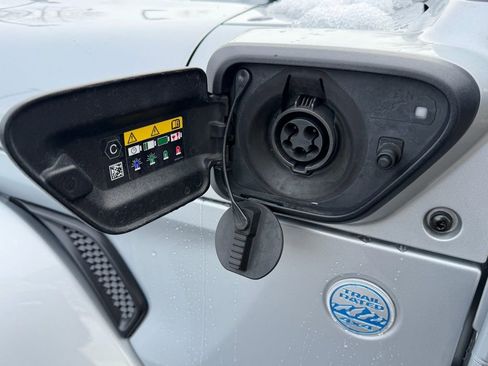 Used 2024 Jeep Wrangler Unlimited Sahara w/ Technology Group image 16