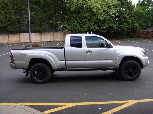 Used 2005 Toyota Tacoma PreRunner RWD image 5