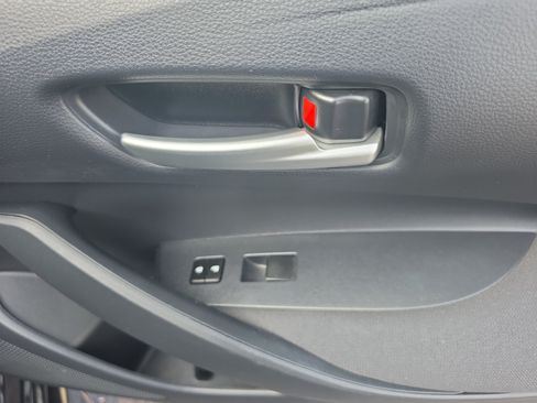 Used 2020 Toyota Corolla LE FWD image 30