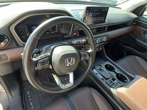 Used 2025 Honda Pilot Elite image 24