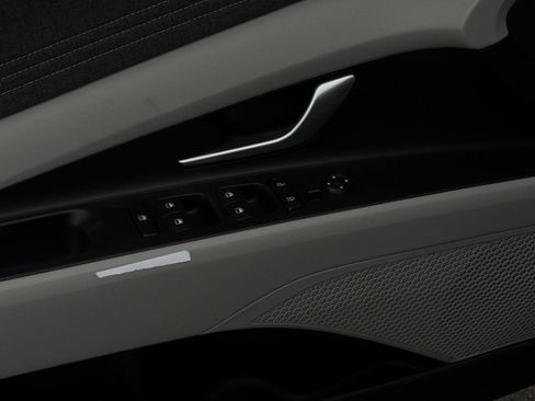 New 2026 Hyundai Elantra Limited FWD image 15
