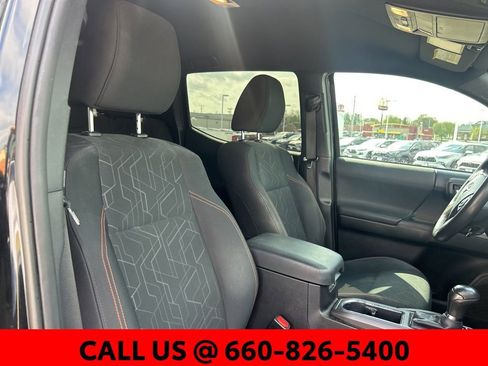 Used 2016 Toyota Tacoma TRD Sport w/ Towing Package image 5