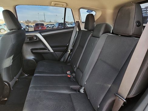 Used 2018 Toyota RAV4 LE w/ Carpet Mat Package image 5
