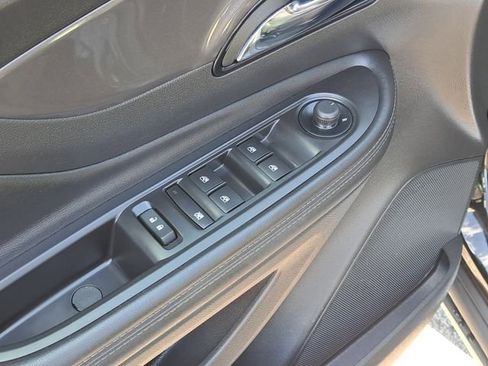 Used 2022 Buick Encore Preferred w/ Safety Package image 17