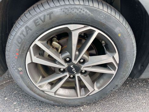 Used 2023 Kia Forte LXS w/ LXS Technology Package FWD image 11