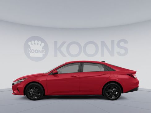 Used 2022 Hyundai Elantra SEL w/ Cargo Package FWD image 2