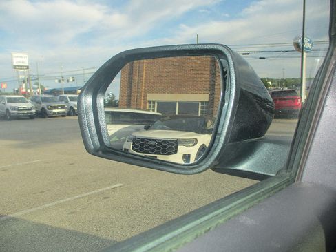 Used 2025 Ford Explorer ST-Line w/ ST-Line Street Pack AWD/4WD image 17