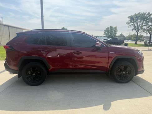 Used 2019 Toyota RAV4 XLE w/ Convenience Package AWD/4WD image 8