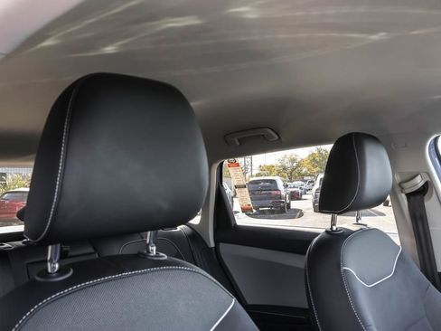 Used 2024 Volkswagen Taos SE image 37