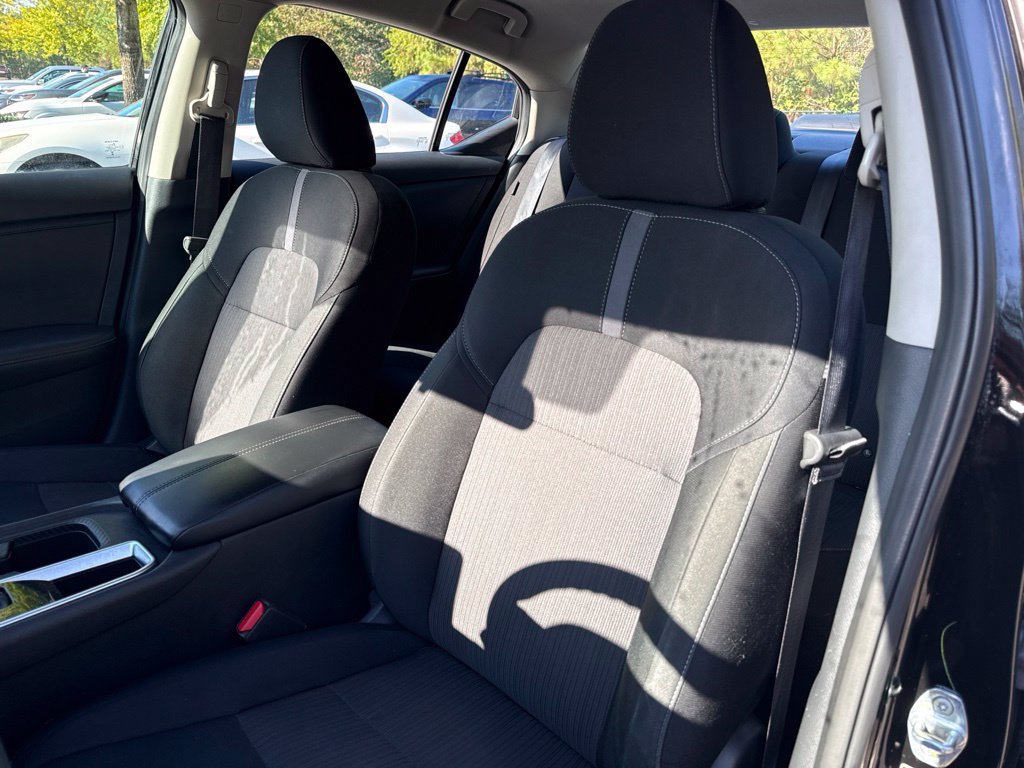 Used 2025 Nissan Sentra SV FWD image 18