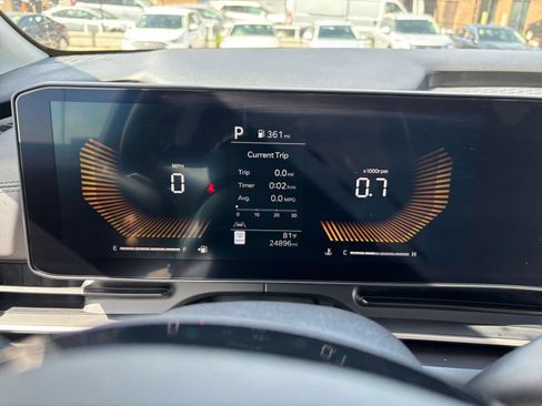 Used 2026 Kia Carnival FWD image 39