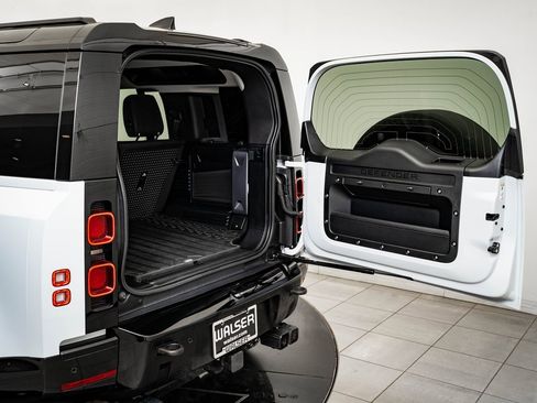 Used 2023 Land Rover Defender 110 X-Dynamic SE image 27