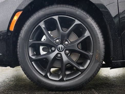 Used 2024 Chrysler Pacifica Limited w/ S Appearance Package image 9